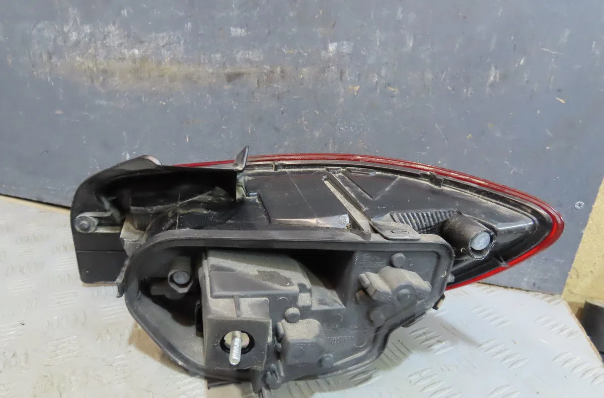 Feu arrière gauche Seat IBIZA IV (6J5, 6P1) 1.2 tsi (2010-2012) occasion
