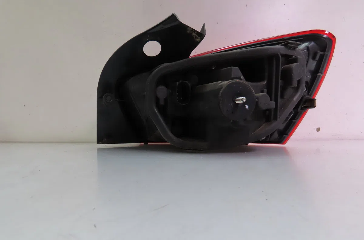 Feu arrière gauche Seat IBIZA IV (6J5, 6P1) 1.2 tsi (2010-2012) occasion