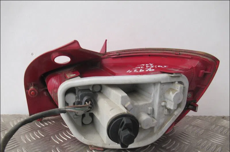 Feu arrière gauche Seat IBIZA IV (6J5, 6P1) 1.4 tsi (2013-2015) occasion