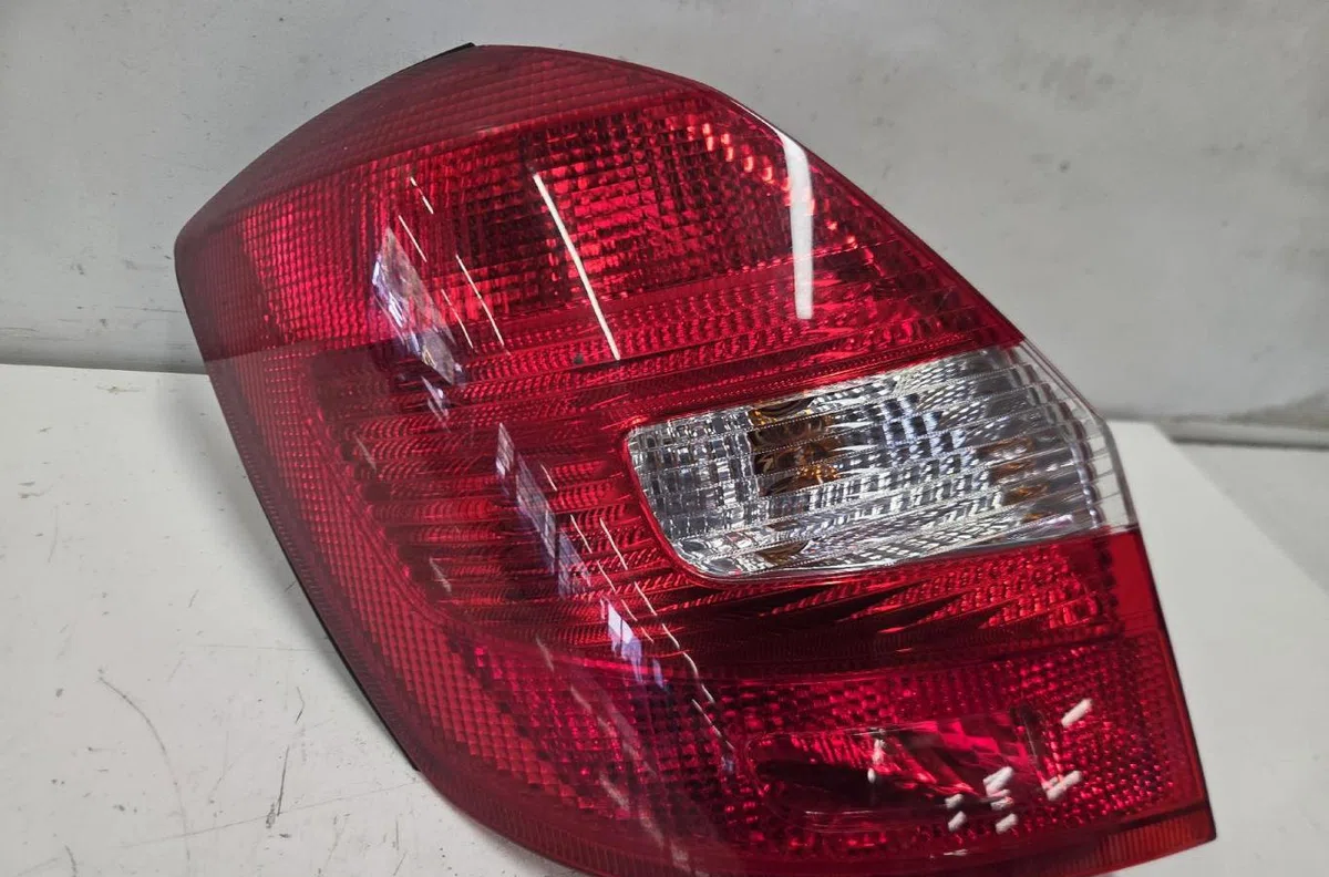 Feu arrière gauche SKODA FABIA 2 PHASE 2 occasion