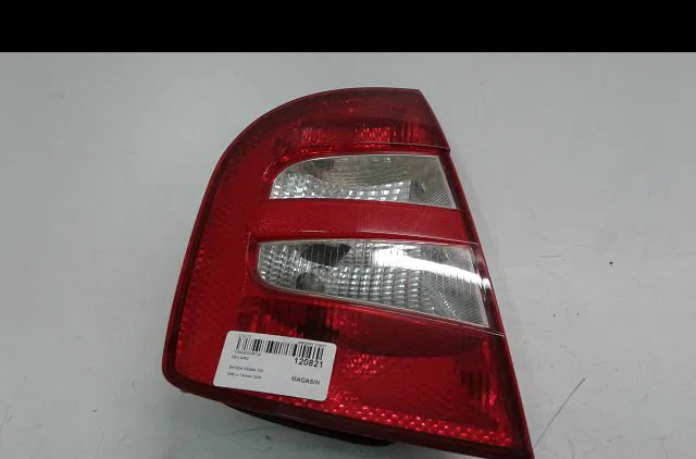 Feu arrière gauche Skoda FABIA I (6Y2) 1.9 tdi (2000-2008) 5 portes occasion