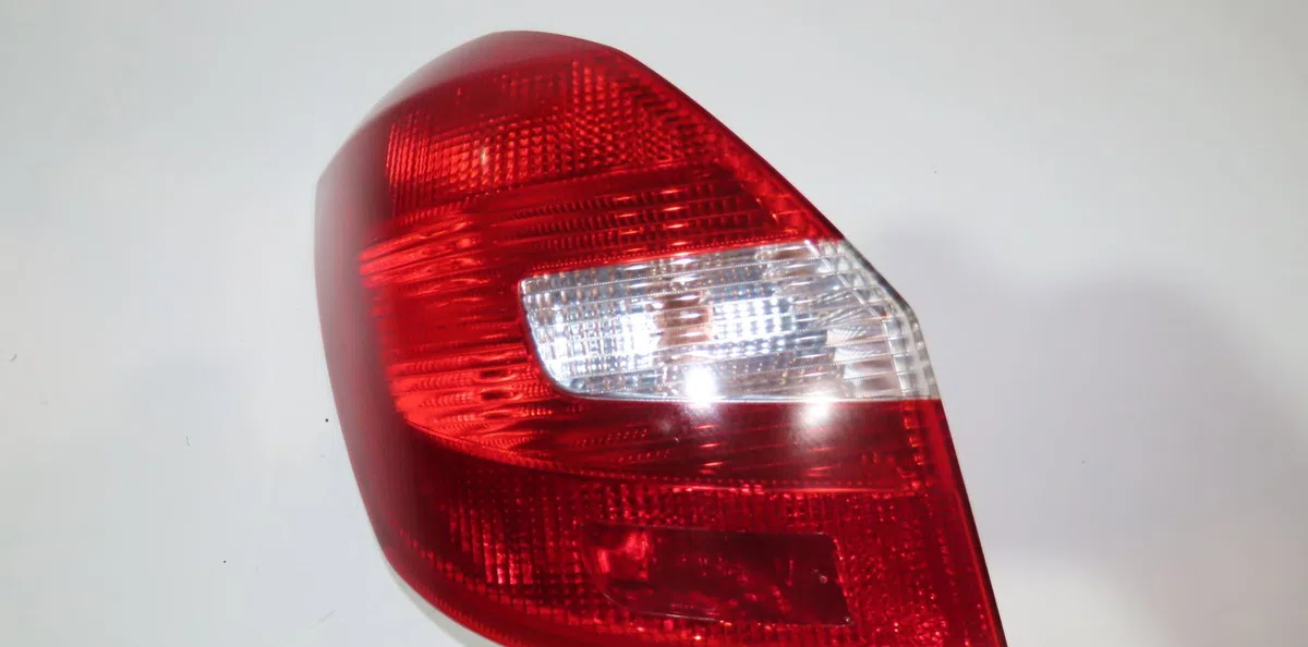 Feu arrière gauche Skoda FABIA II (542) 1.4 (2007-2014) occasion
