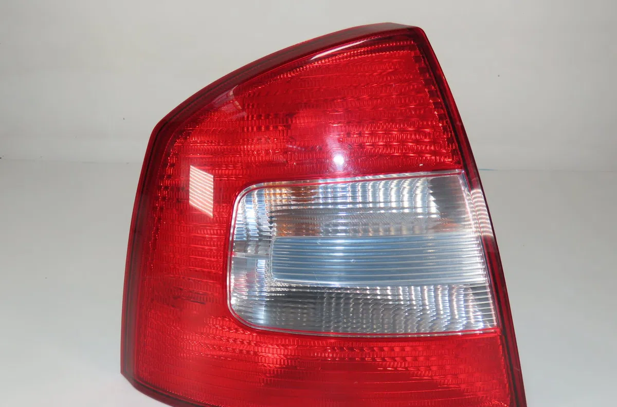 Feu arrière gauche Skoda OCTAVIA II (1Z3) 1.2 tsi (2010-2013) occasion