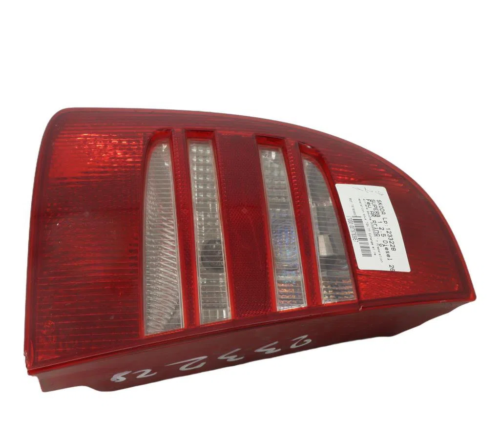 Feu arrière gauche Skoda SUPERB I (3U4) 2.5 tdi (2001-2003) occasion