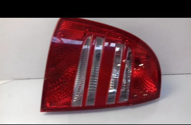Feu arrière gauche Skoda SUPERB I (3U4) 2.5 tdi (2001-2003) occasion
