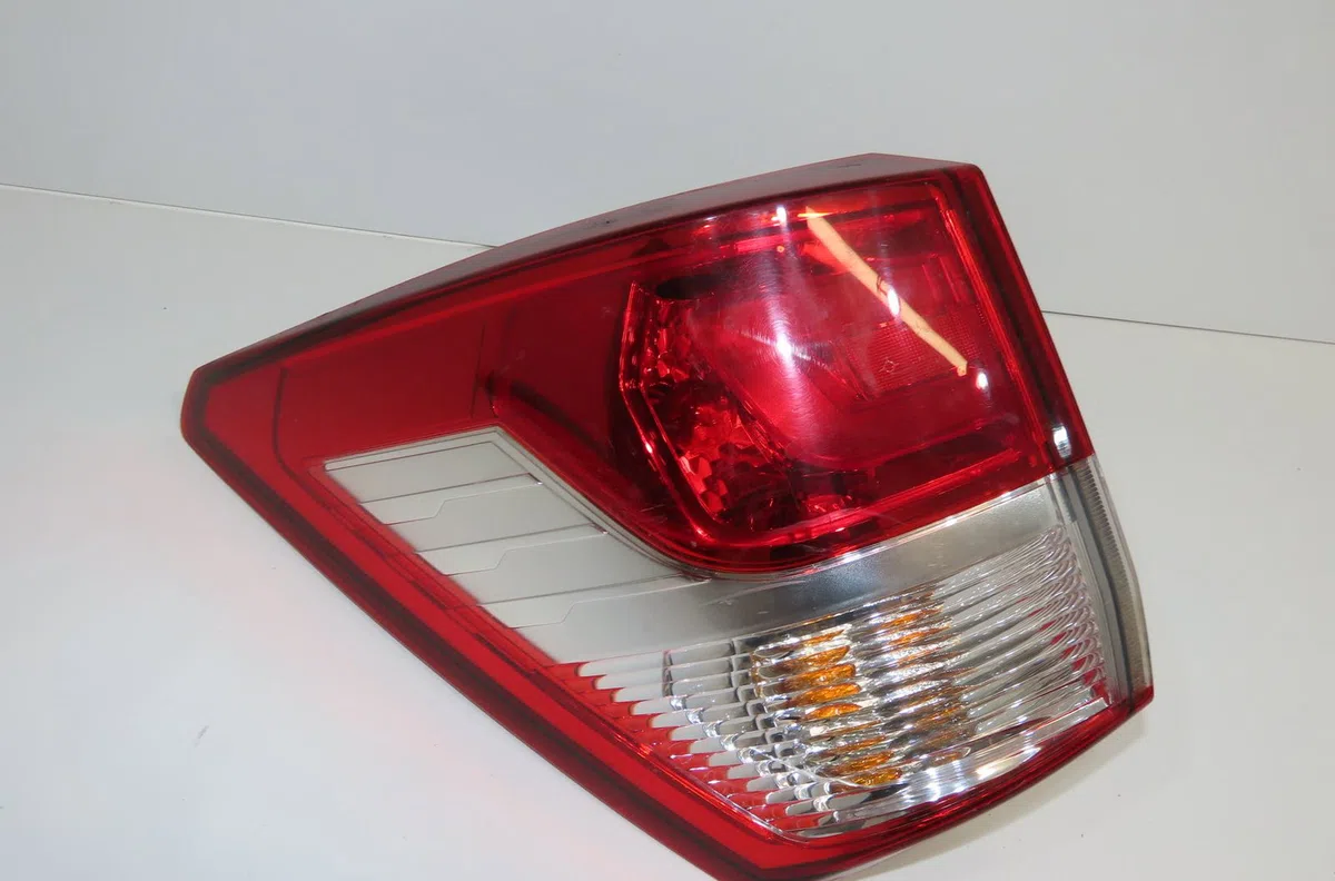Feu arrière gauche Ssangyong RODIUS II 2.0 xdi 4wd (2013) occasion