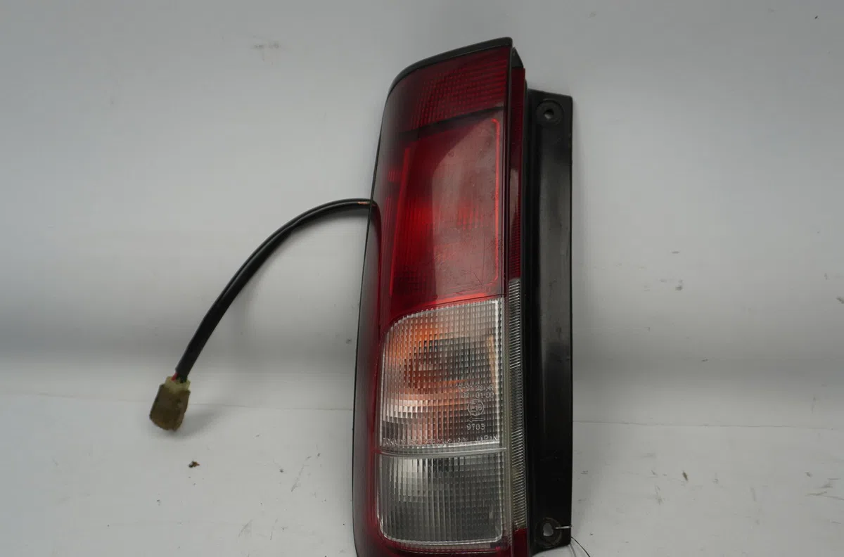 Feu arrière gauche Suzuki IGNIS I (FH) 1.3 4wd (rg413) (2000-2003) occasion