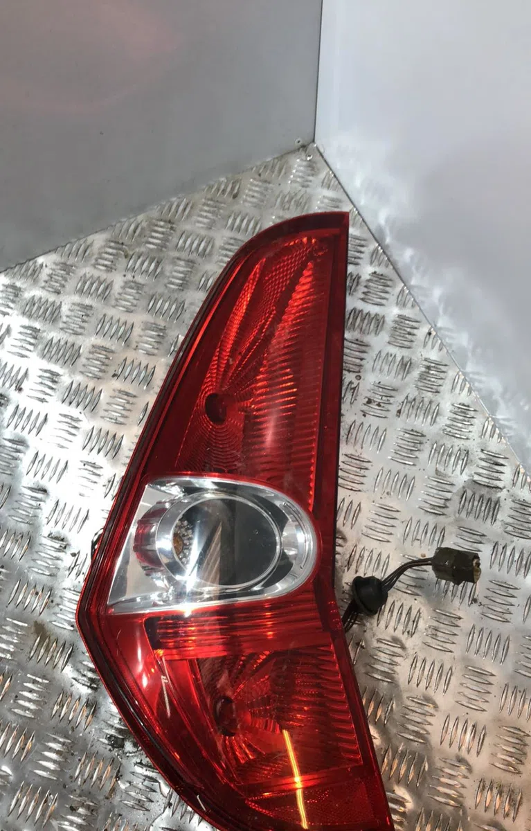 Feu arrière gauche SUZUKI SPLASH occasion