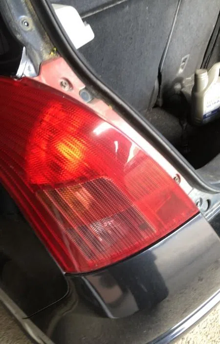 Feu arrière gauche SUZUKI SWIFT 3 occasion
