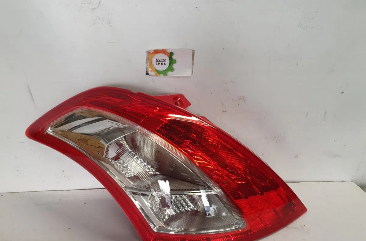 Feu arrière gauche SUZUKI SWIFT 4 occasion