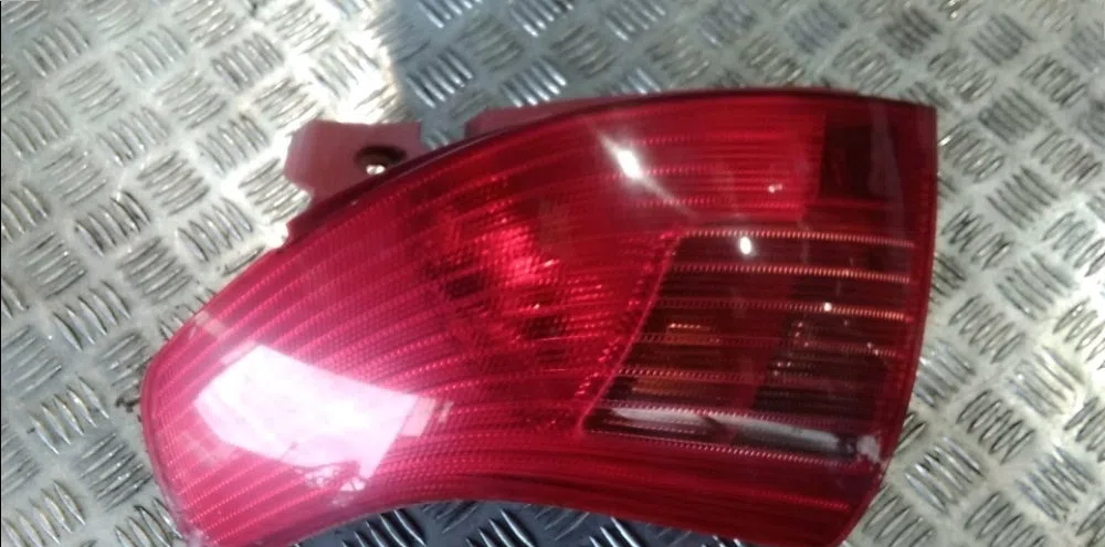 Feu arrière gauche Suzuki SWIFT III (MZ, EZ) 1.3 ddis (rs 413d) (2005) 5 portes occasion