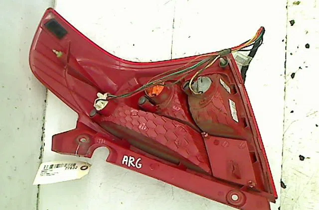 Feu arrière gauche Suzuki SWIFT III (MZ, EZ) 1.3 (rs 413) (2005) occasion