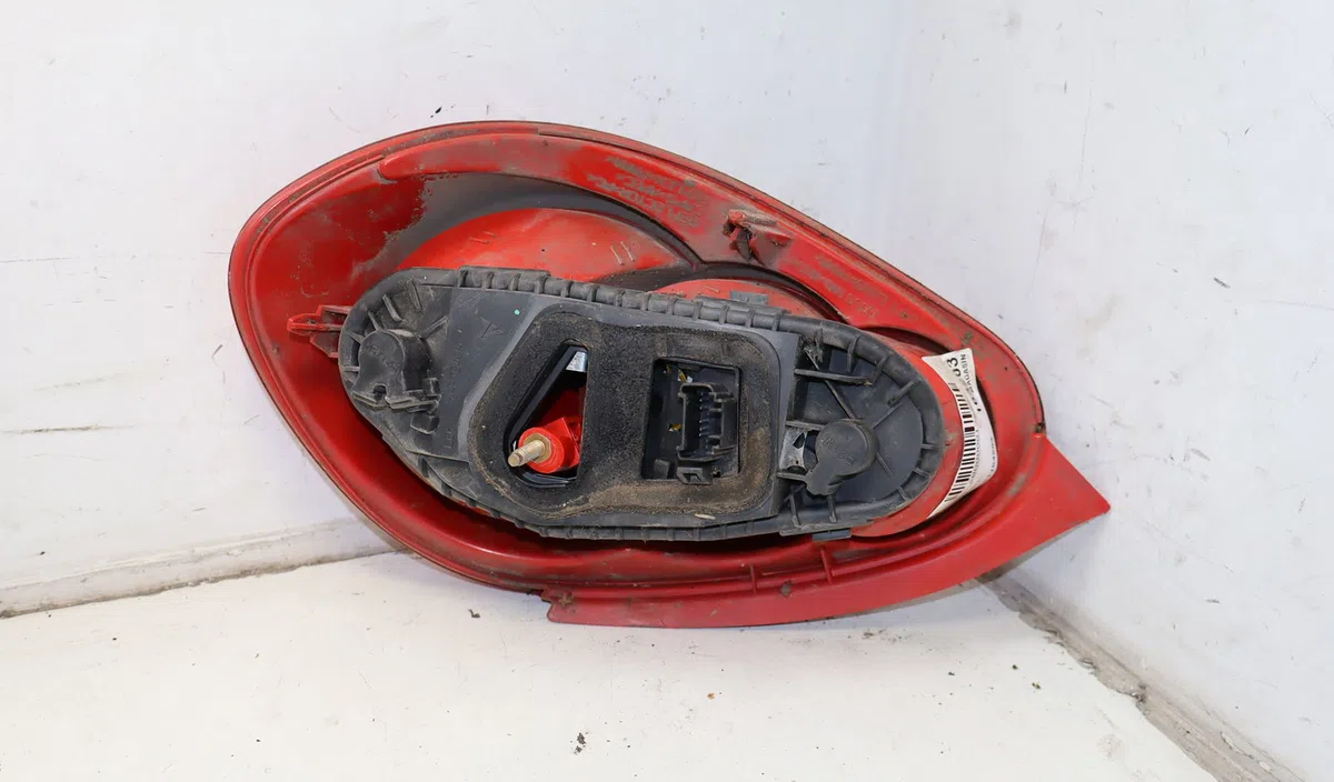Feu arrière gauche Toyota AYGO (_B1_) 1.0 (kgb10_) (2005-2014) 5 portes occasion