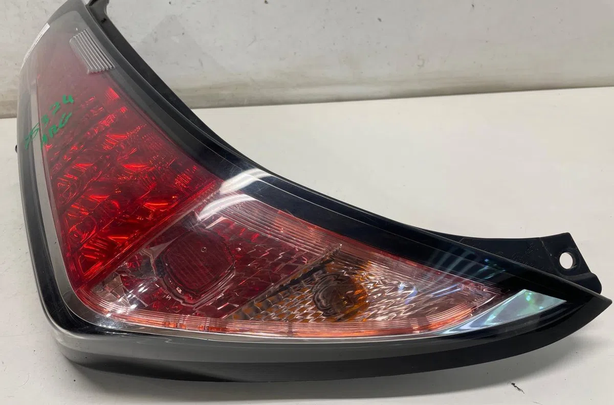 Feu arrière gauche Toyota AYGO (_B4_) 1.0 (kgb40) (2014) occasion