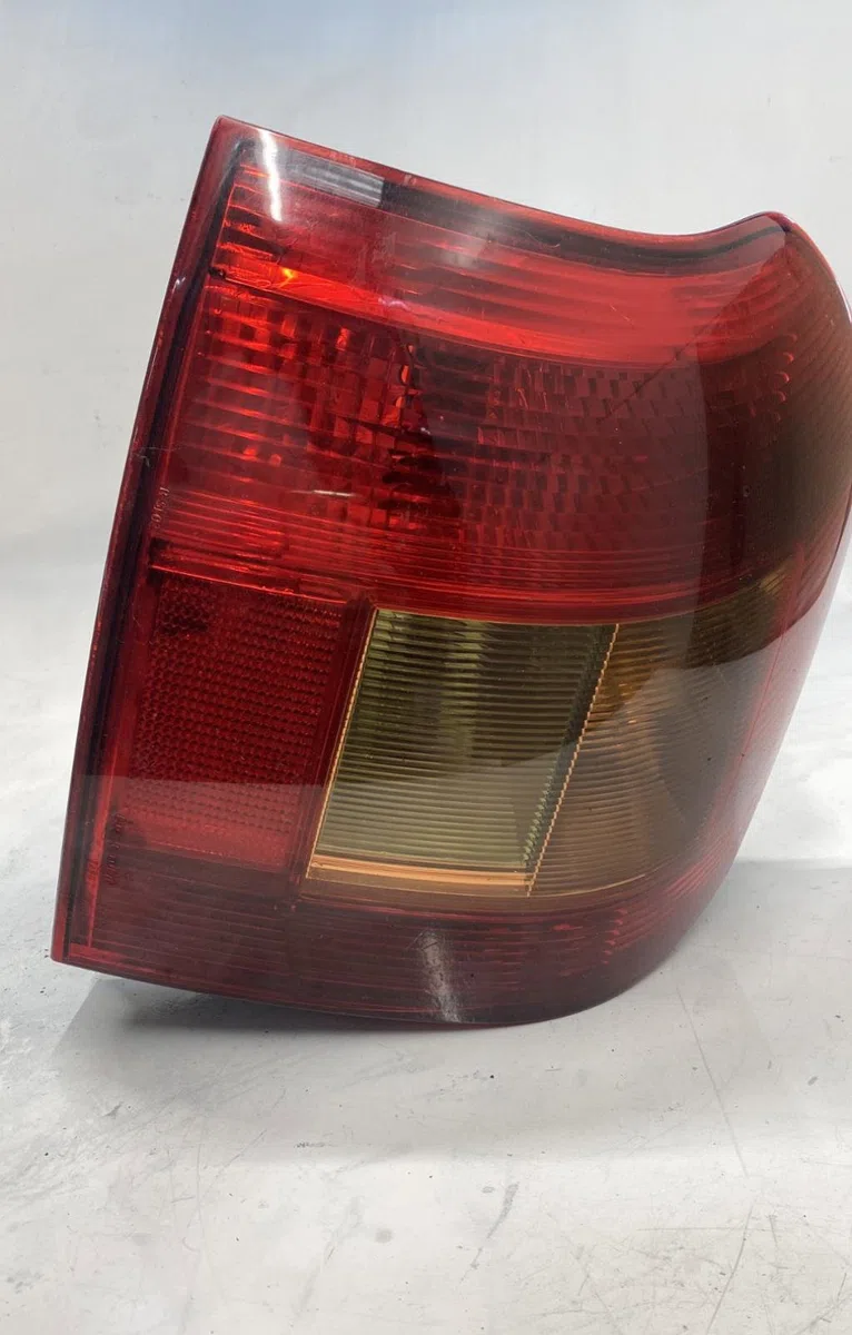 Feu arrière gauche Toyota COROLLA (_E12_) 2.0 d-4d (cde120r_, cde120l_) (2002-2006) occasion