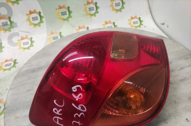 Feu arrière gauche TOYOTA COROLLA VERSO 1 occasion