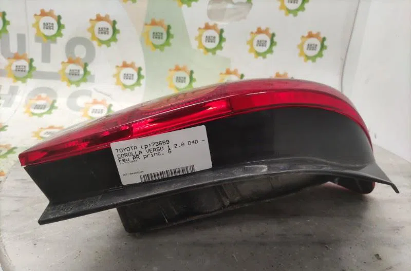 Feu arrière gauche TOYOTA COROLLA VERSO 1 occasion