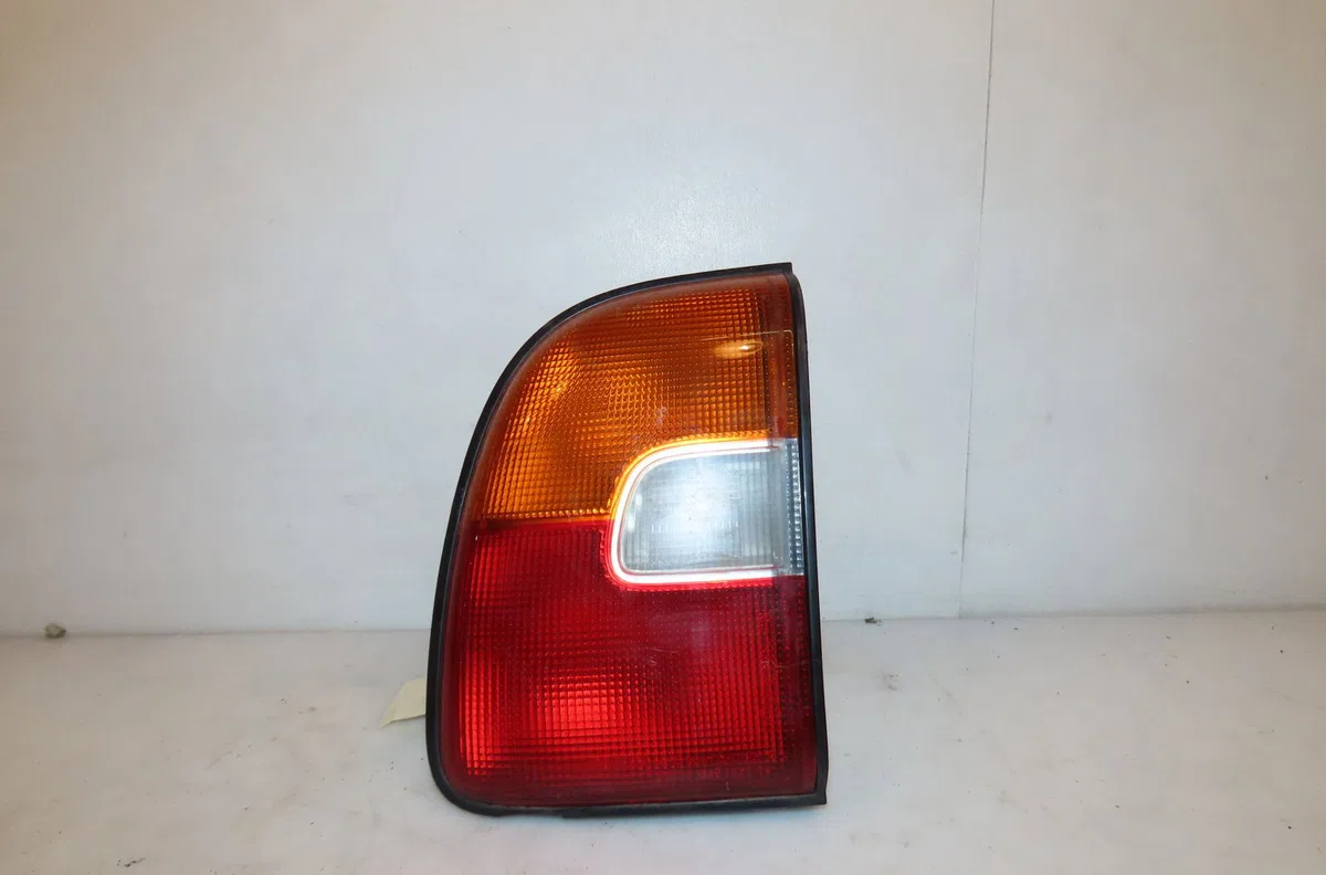 Feu arrière gauche Toyota RAV 4 I Cabrio (_A1_) 2.0 4wd (sxa11) (1997-2000) occasion