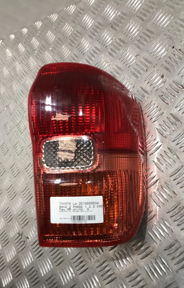 Feu arrière gauche TOYOTA RAV4 2 PHASE 1 occasion