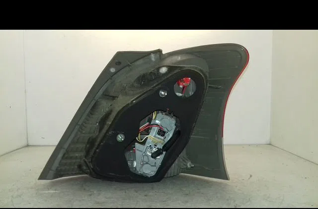 Feu arrière gauche Toyota YARIS (_P9_) 1.0 vvt-i (ksp90_) (2005-2011) 5 portes occasion