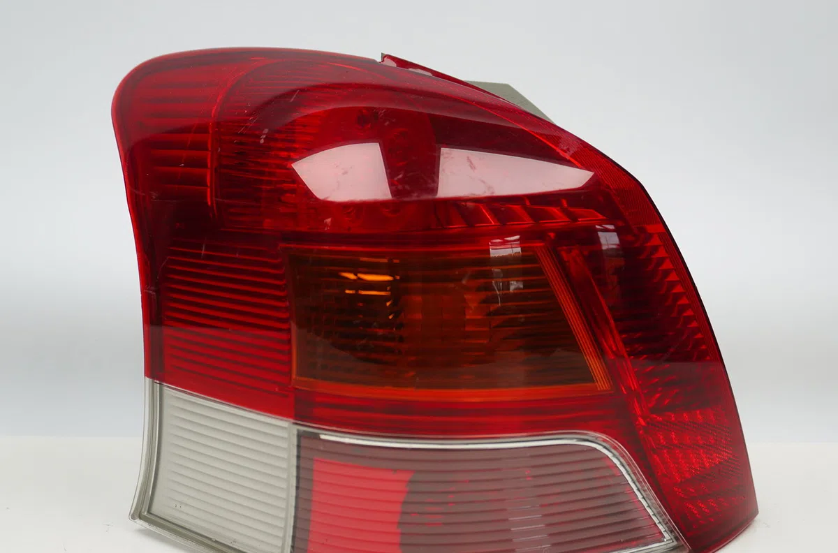 Feu arrière gauche Toyota YARIS (_P9_) 1.4 d-4d (nlp90_) (2005-2012) occasion