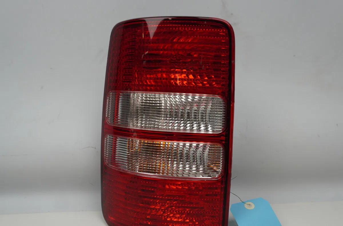 Feu arrière gauche Volkswagen CADDY III Camionnette-Monospace (2KA, 2KH, 2CA, 2CH) 1.6 tdi (2010-2015) occasion
