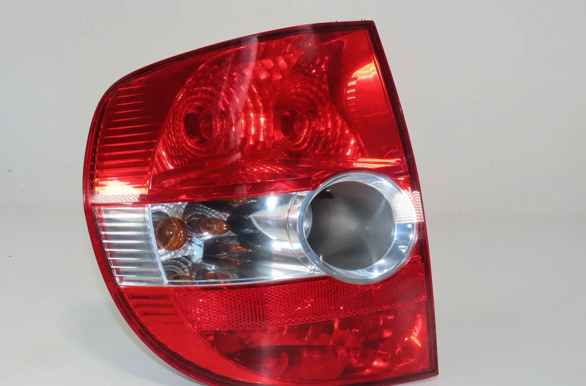 Feu arrière gauche Volkswagen FOX 3-5 portes (5Z1, 5Z3, 5Z4) 1.2 (2005-2011) occasion