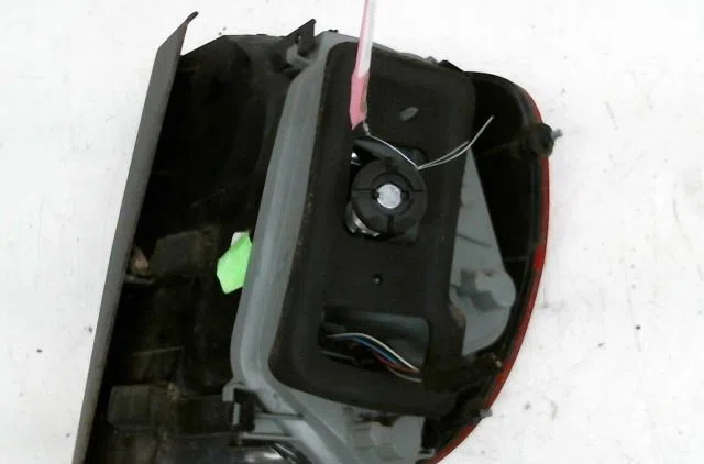 Feu arrière gauche Volkswagen FOX 3-5 portes (5Z1, 5Z3, 5Z4) 1.4 (2005-2009) occasion