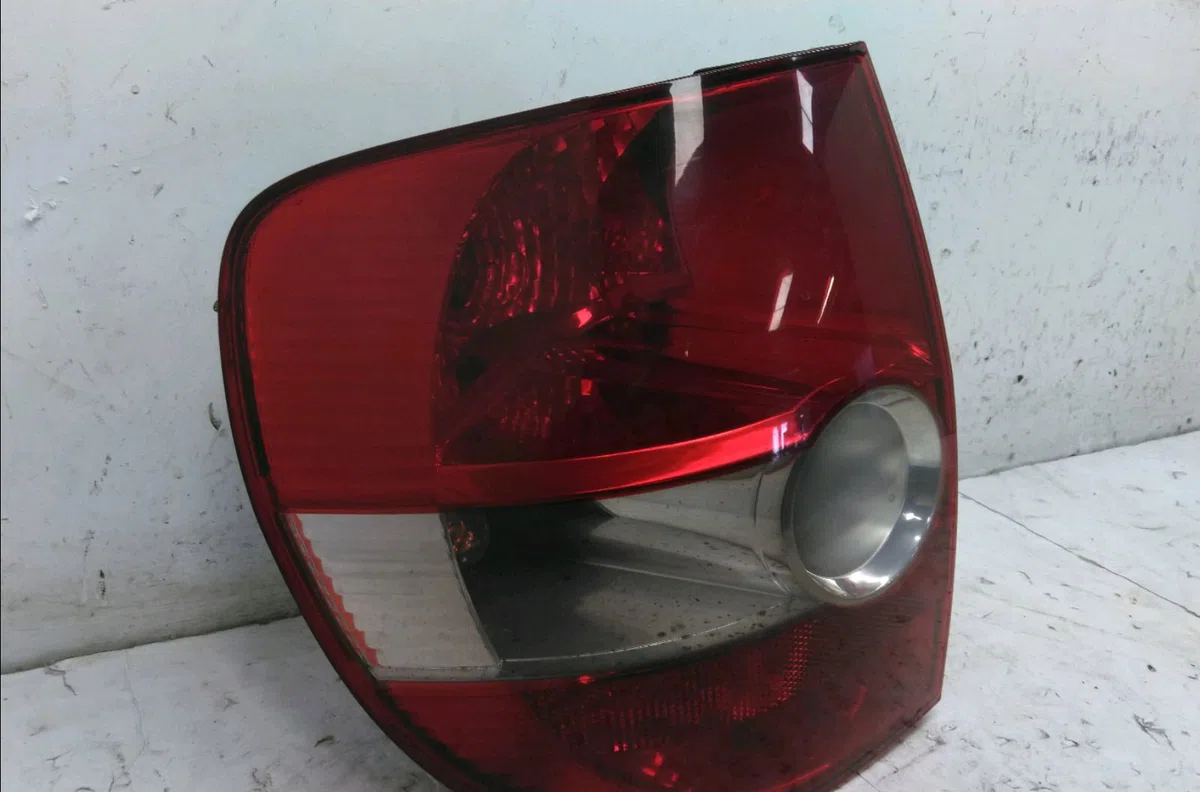 Feu arrière gauche Volkswagen FOX 3-5 portes (5Z1, 5Z3, 5Z4) 1.4 tdi (2005-2009) occasion