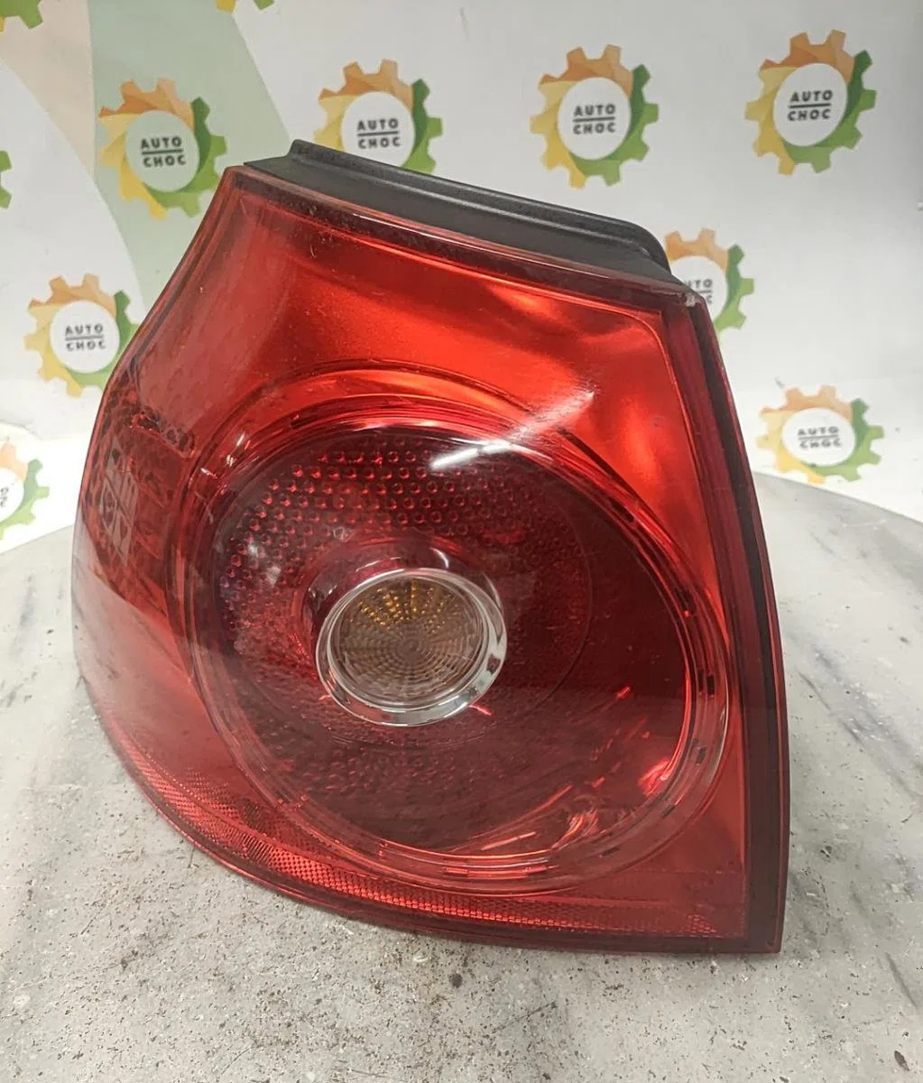Feu arrière gauche VOLKSWAGEN GOLF 5 occasion