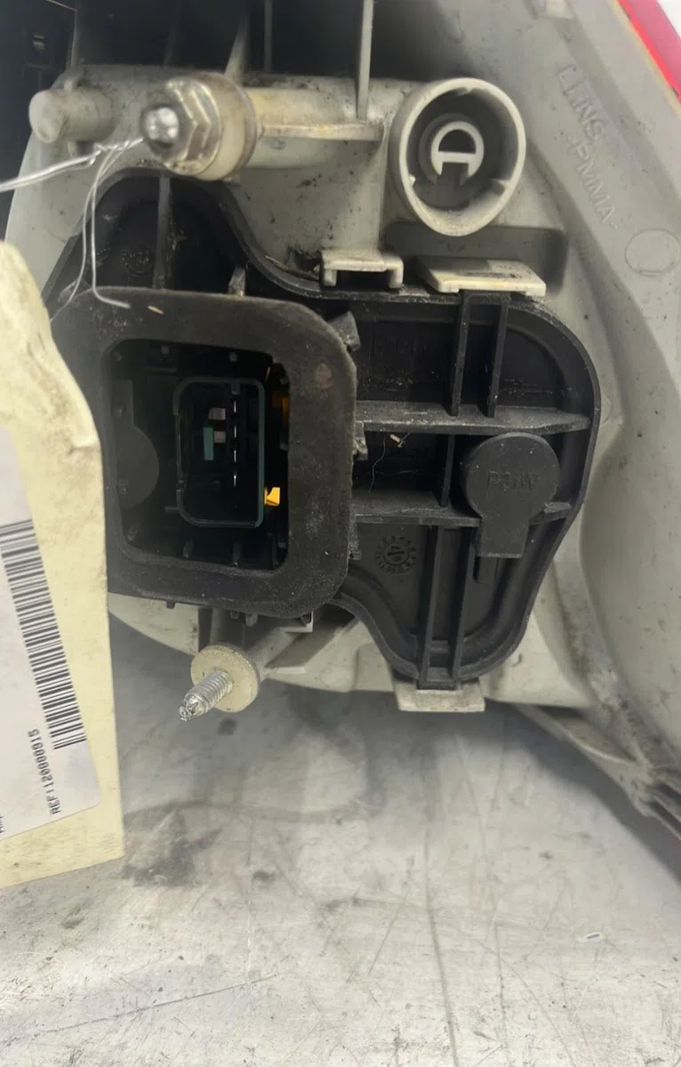 Feu arrière gauche Volkswagen GOLF V (1K1) 1.6 (2004-2008) occasion
