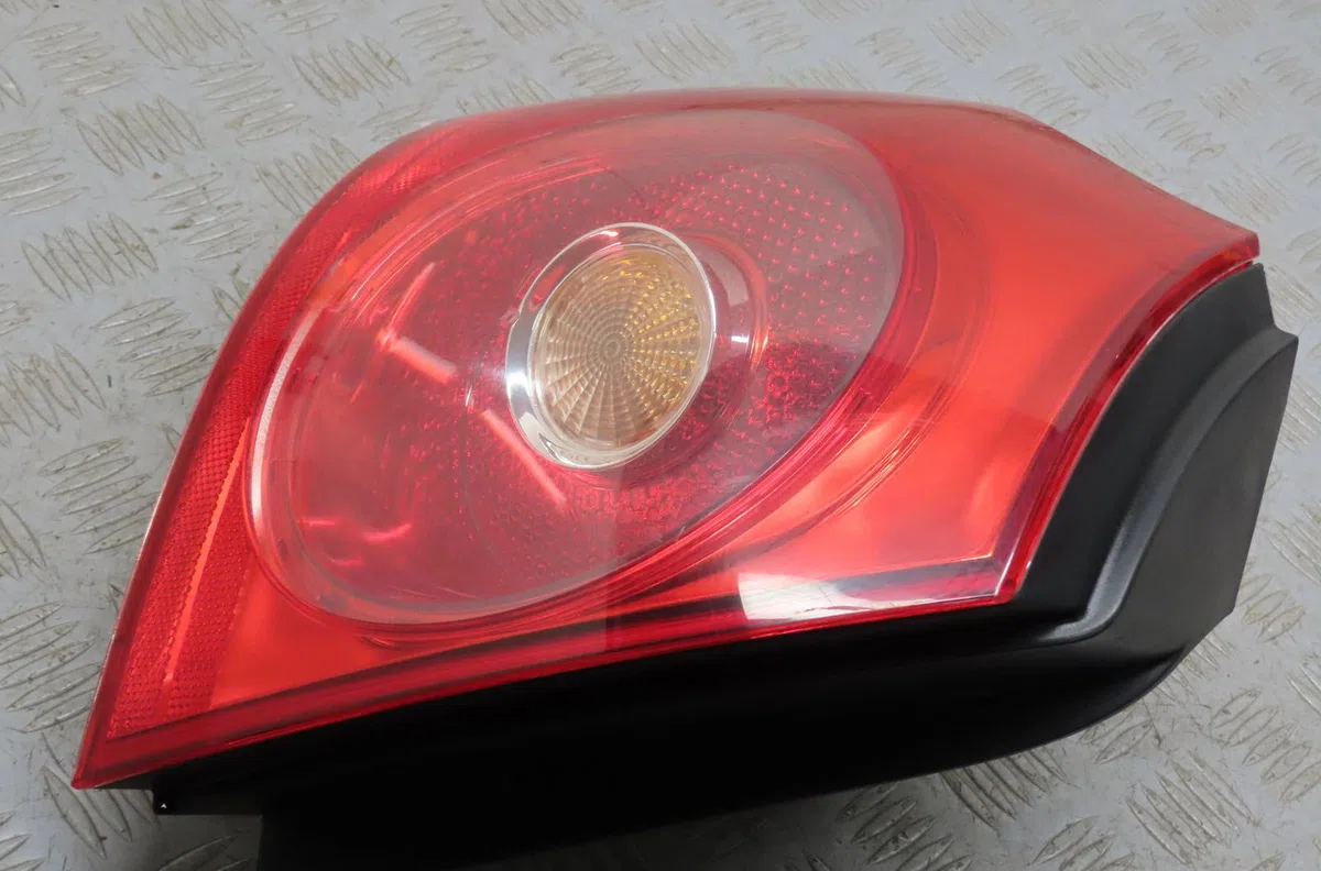 Feu arrière gauche Volkswagen GOLF V (1K1) 2.0 tdi 16v 4motion (2004-2008) occasion