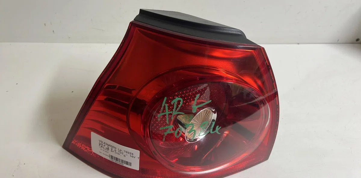 Feu arrière gauche Volkswagen GOLF V (1K1) 2.0 tdi (2003-2008) occasion