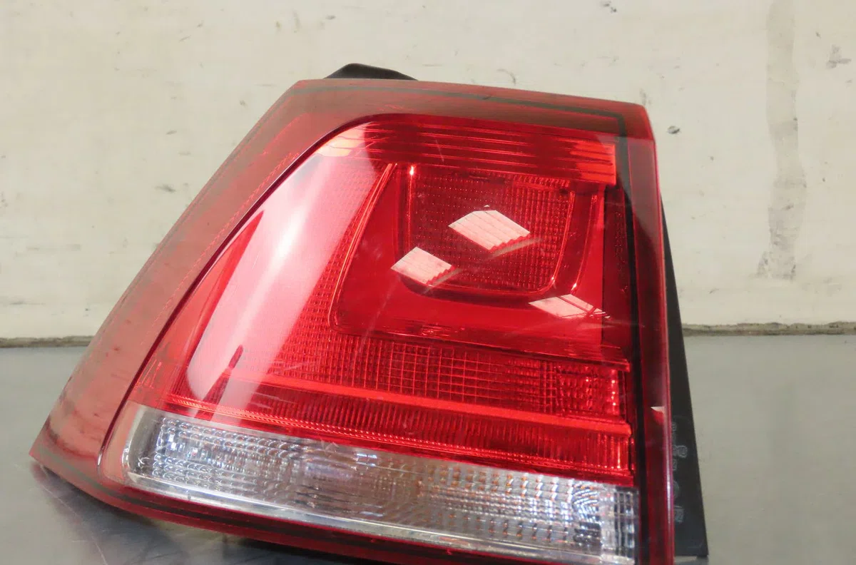 Feu arrière gauche Volkswagen GOLF VII (5G1, BQ1, BE1, BE2) 1.6 tdi (2012-2017) occasion