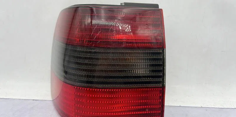 Feu arrière gauche VOLKSWAGEN PASSAT 3 PHASE 2 occasion