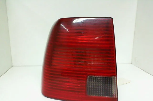 Feu arrière gauche VOLKSWAGEN PASSAT IV 1.9 TDI 115ch occasion