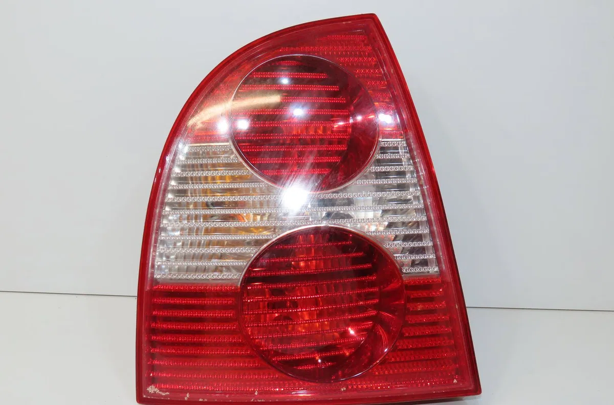 Feu arrière gauche VOLKSWAGEN PASSAT IV 2002 occasion