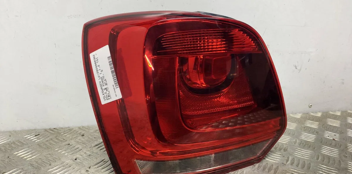 Feu arrière gauche VOLKSWAGEN POLO 5 PHASE 1 occasion