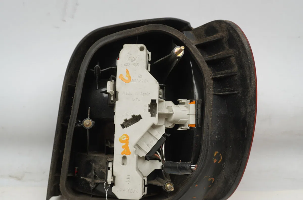 Feu arrière gauche Volkswagen POLO (6N2) 1.4 (1999-2001) 5 portes occasion