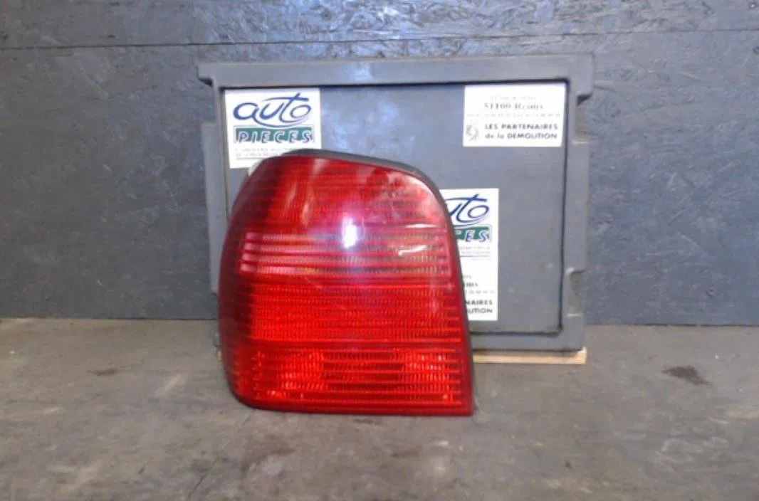 Feu arrière gauche Volkswagen POLO (6N2) 1.4 (1999-2001) 5 portes occasion