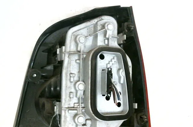 Feu arrière gauche Volkswagen POLO (9N_, 9A_) 1.4 16v (2001-2008) occasion