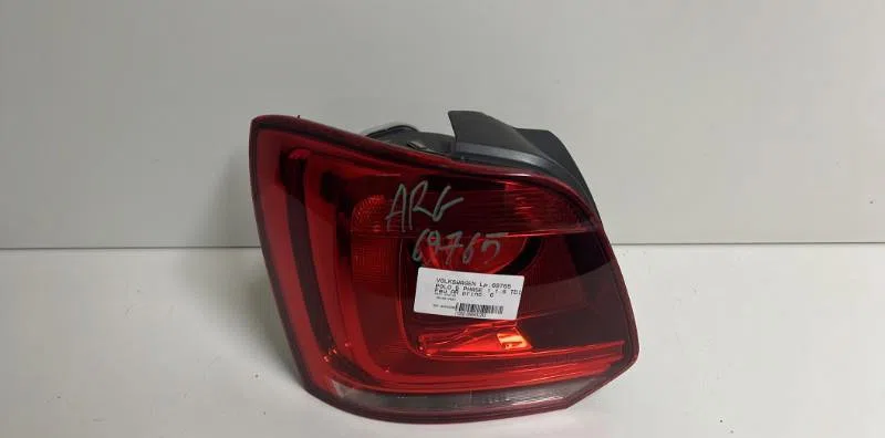 Feu arrière gauche Volkswagen POLO V (6R1, 6C1) 1.6 tdi (2009) occasion