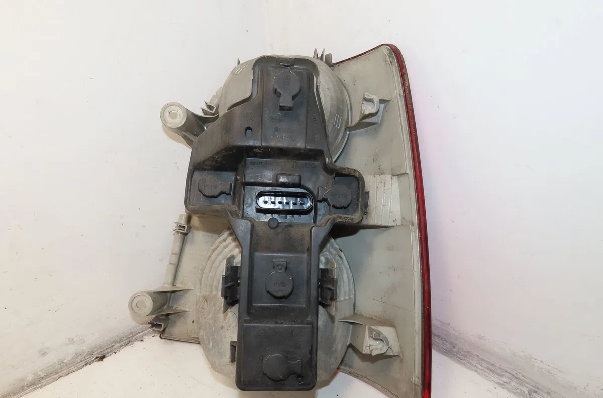 Feu arrière gauche Volkswagen TOURAN (1T1, 1T2) 1.9 tdi (2003-2004) 5 portes occasion