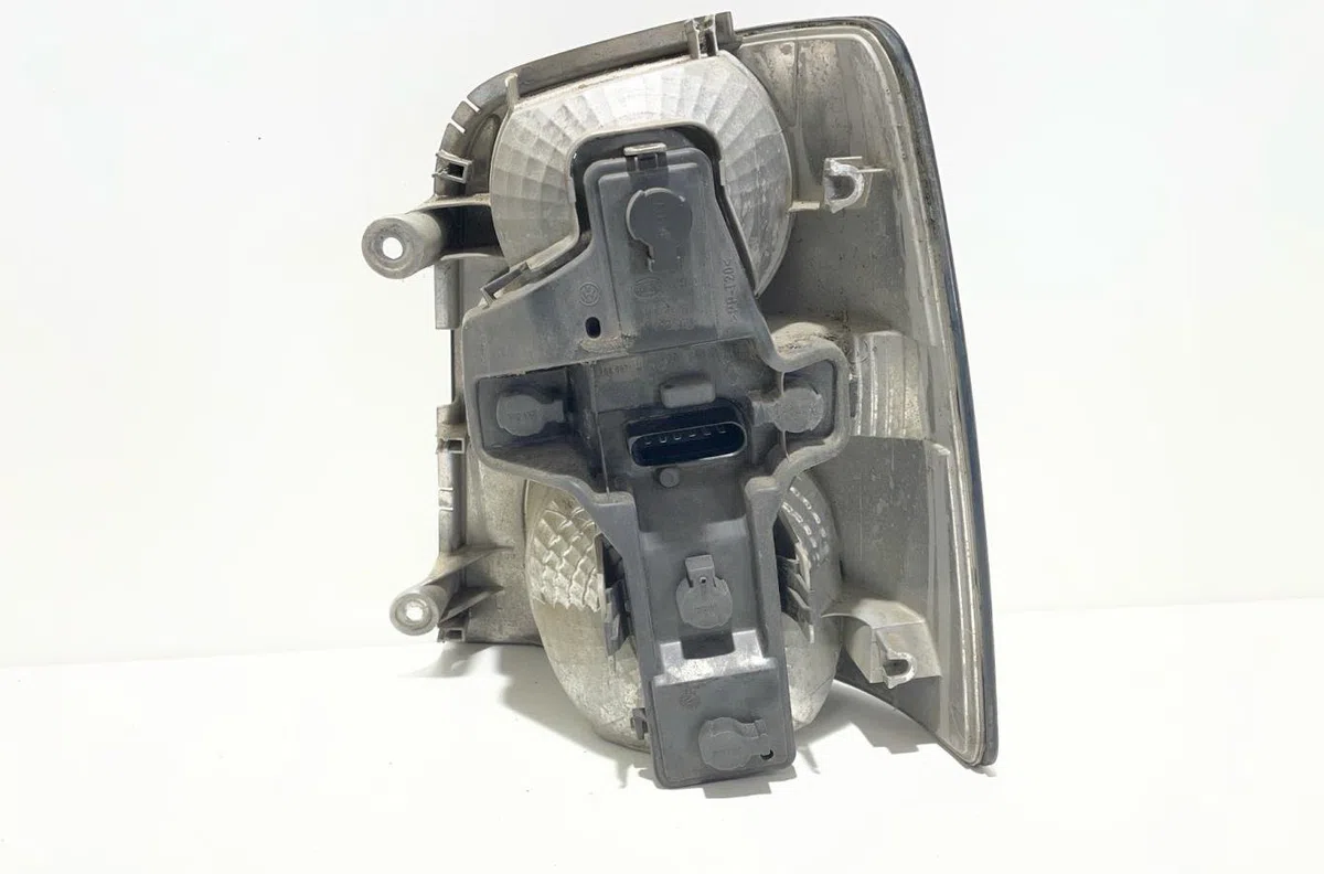 Feu arrière gauche Volkswagen TOURAN (1T1, 1T2) 1.9 tdi (2003-2004) 5 portes occasion