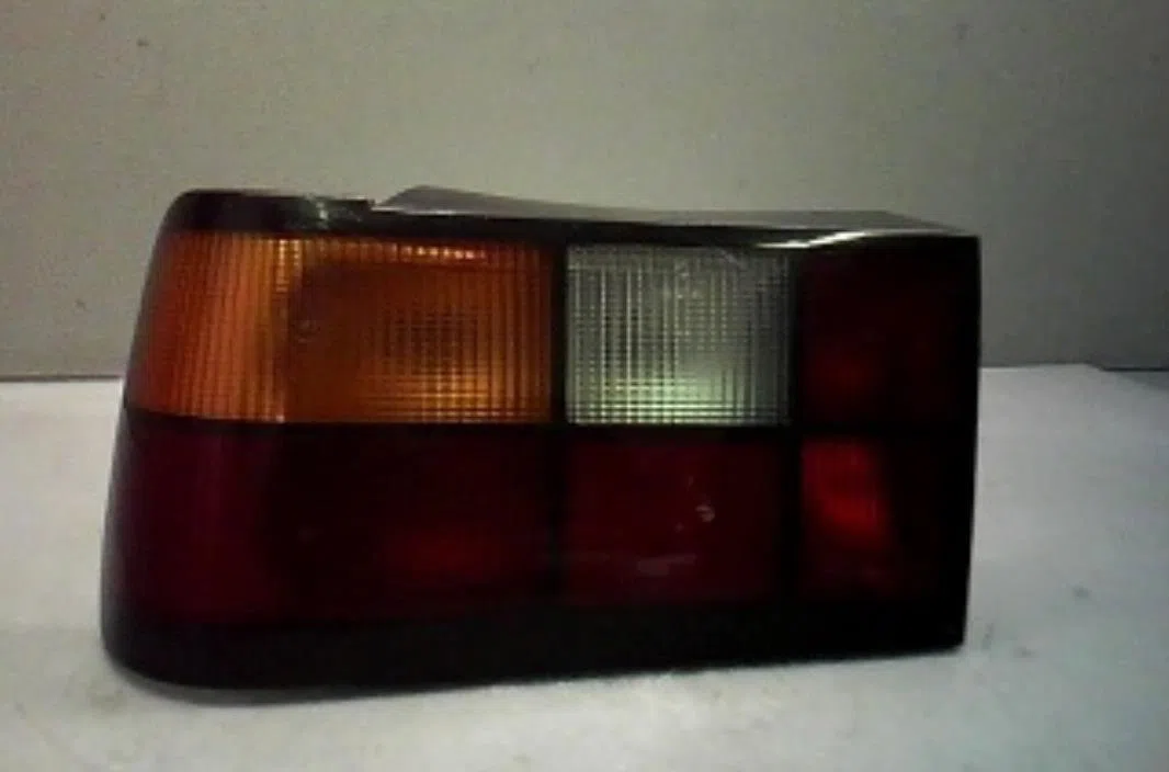 Feu arrière gauche VOLVO 460 PHASE 2 occasion