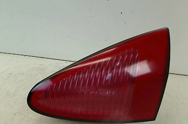 Feu arrière intérieur droit ALFA ROMEO 147 2001 occasion