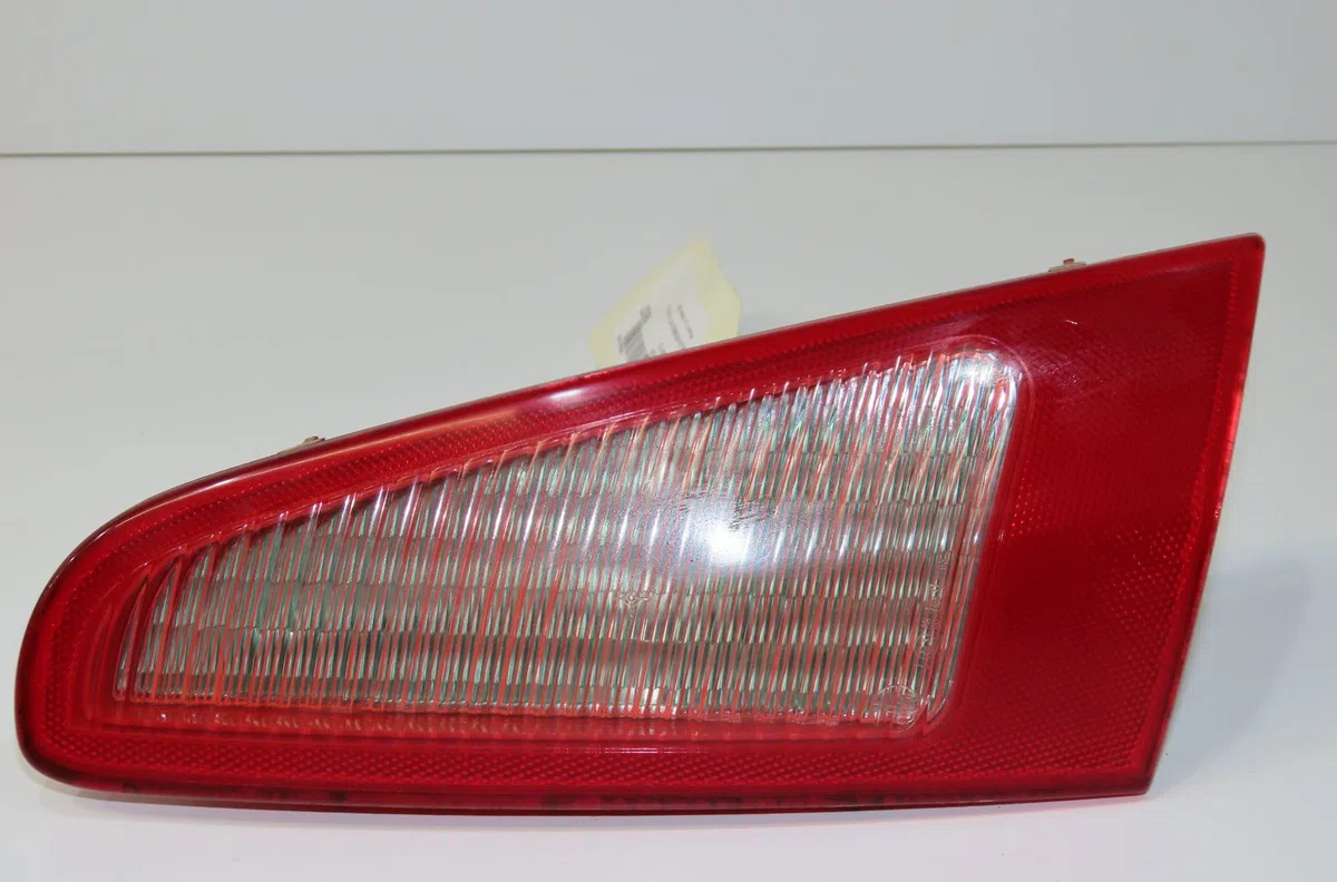 Feu arrière intérieur droit Alfa romeo 147 (937_) 1.9 jtdm 8v (937.axd1a, 937.axu1a, 937.bxu1a) (2005-2010) occasion