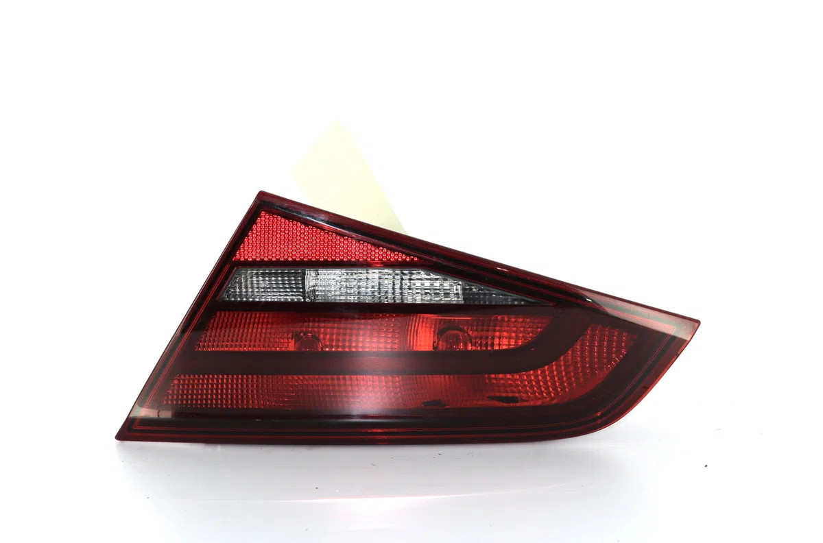 Feu arrière intérieur droit Audi A3 Sportback (8VA, 8VF) 1.6 tdi (2012) occasion