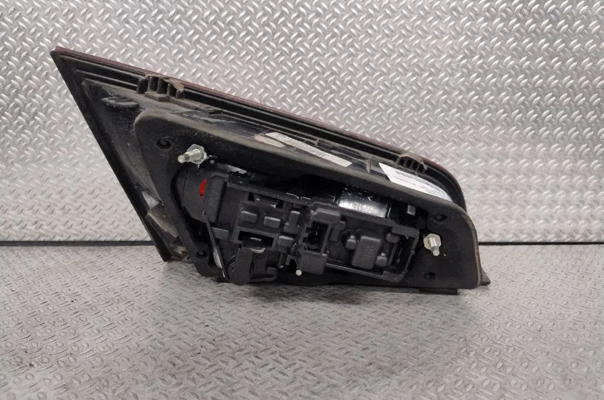Feu arrière intérieur droit Audi A3 Sportback (8VA, 8VF) 2.0 tdi (2012-2020) 5 portes occasion