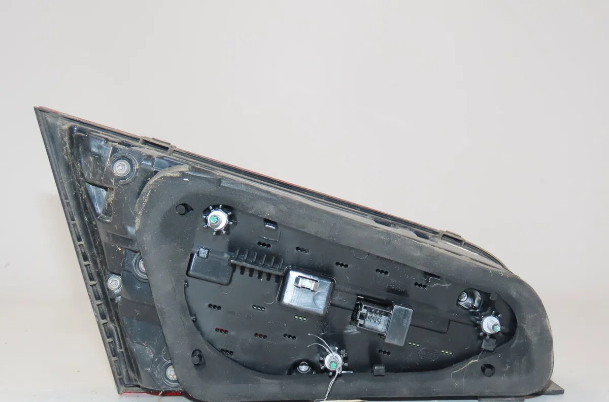 Feu arrière intérieur droit Audi A3 Sportback (8VA, 8VF) 2.0 tdi (2012-2020) 5 portes occasion